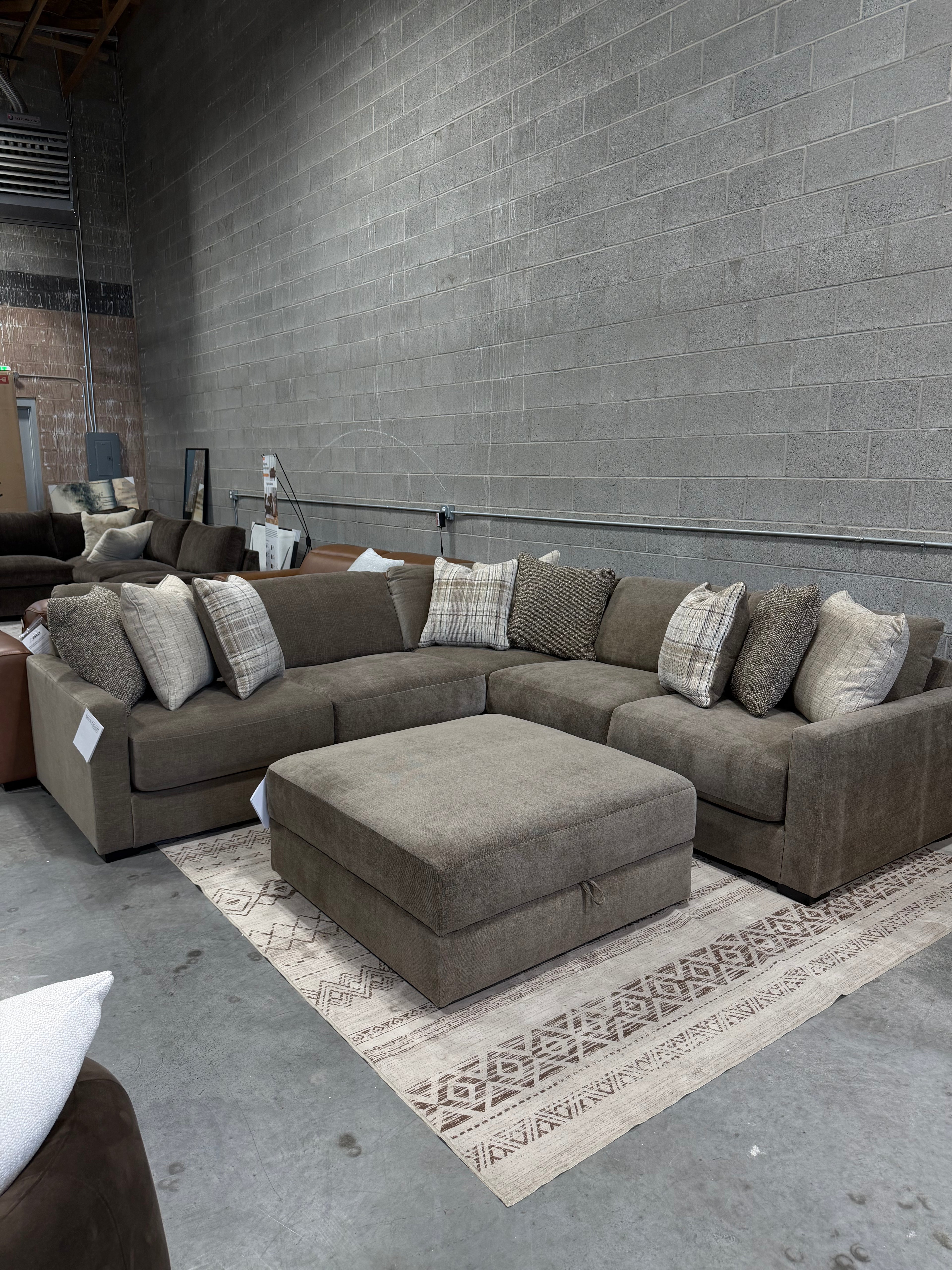 Cecilia Brown 5pc Modular Sectional